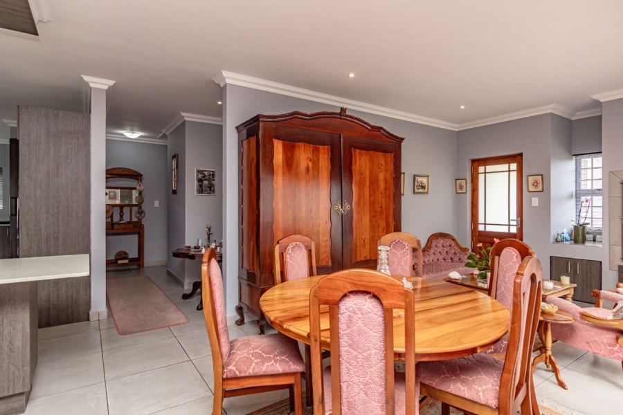2 Bedroom Property for Sale in Heiderand Western Cape